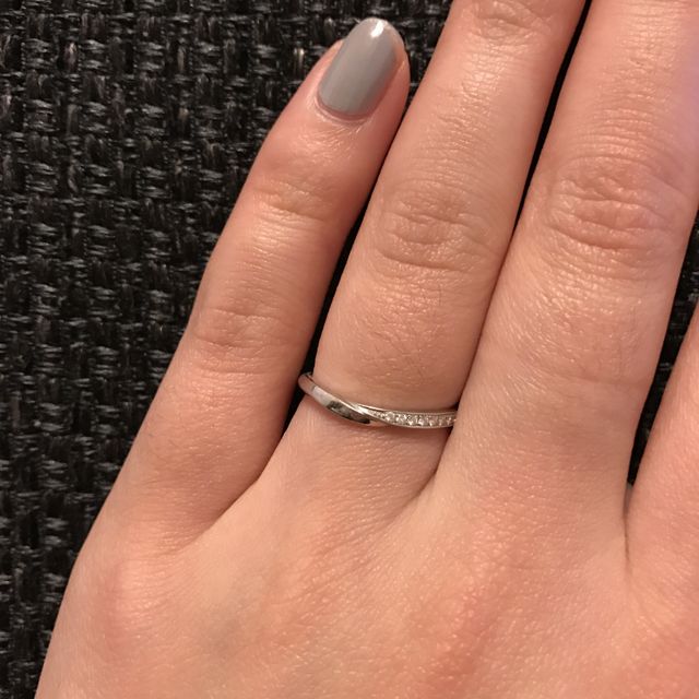 【俄(にわか)の口コミ】 指輪ひとつひとつに名前、意味がありその中でいくつかに惹かれました。
い…