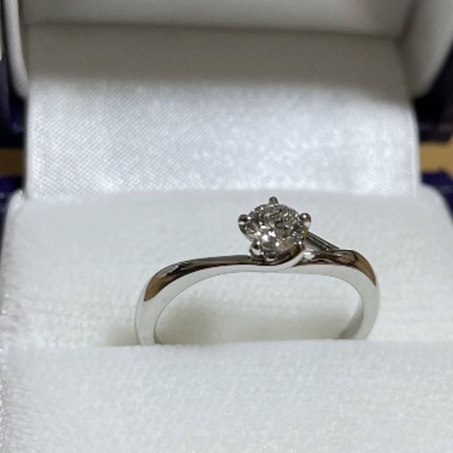 【俄(にわか)の口コミ】 どこのブランドの指輪を購入にしょうかとても迷っていたのですが、その中…
