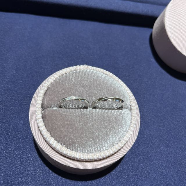 【LOVE NOTESの口コミ】 たくさんの種類の中から試着をしてこの指輪に決めました。ウェーブしたデ…