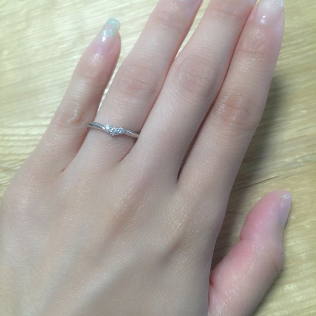 【エクセルコダイヤモンド(EXELCO DIAMOND)の口コミ】 婚約指輪と重ね付けしたかったので、重ね付けしたときのフィット感を重視…