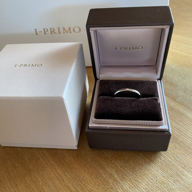 【アイプリモ(I-PRIMO)の口コミ】 最初、違うデザインの物を買う予定でしたが、
お店の方に、私の指に似合う…