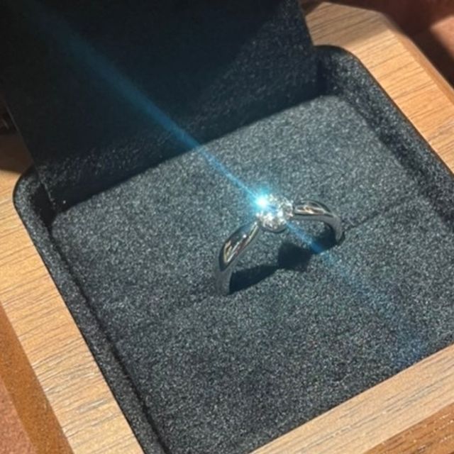 【William-LennyDiamond(ウィリアム・レニー・ダイヤモンド)の口コミ】 輝きが他のモノと比較して明らかに違う点です。お相手にはやはり1番輝いて…