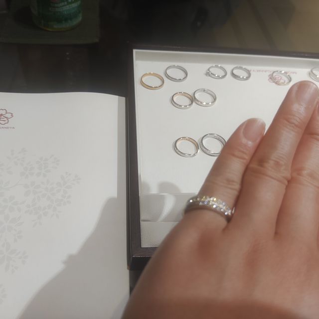 【杢目金屋(もくめがねや)の口コミ】 とにかく、指輪自体が高級感があり、色味がきれいでした。私がみてきた他…