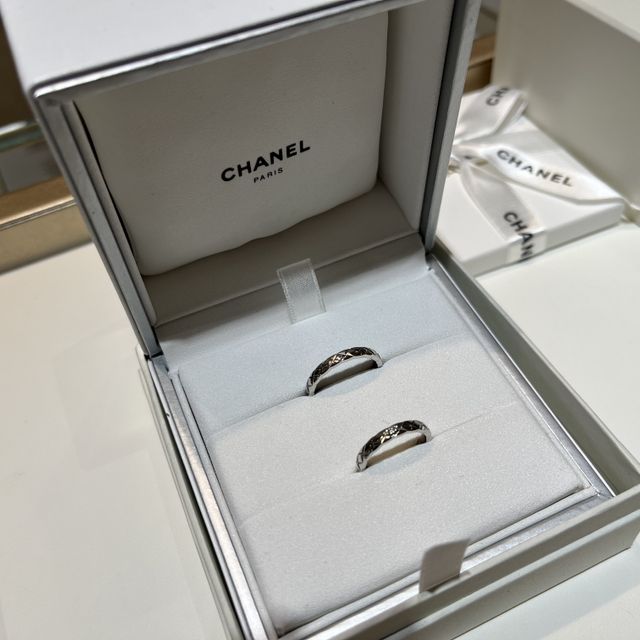 【シャネル(CHANEL)の口コミ】 一番の決め手はデザインです。ココクラッシュのキルティングデザインはシ…