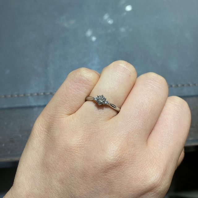 【俄(にわか)の口コミ】 HPで見たときから、真正面からのデザインも横から見たデザインも可愛くて…