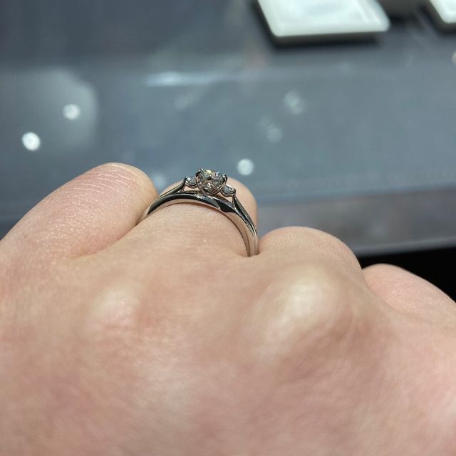 【俄(にわか)の口コミ】 HPで見たときから、真正面からのデザインも横から見たデザインも可愛くて…