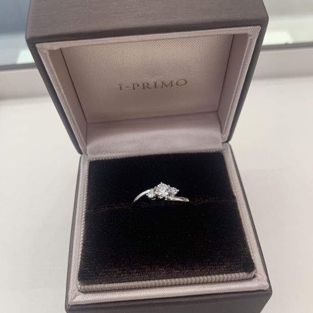 【アイプリモ(I-PRIMO)の口コミ】 最初、色々な指輪を試して着用しましたが、彼女に合う指輪が3つのタイプが…