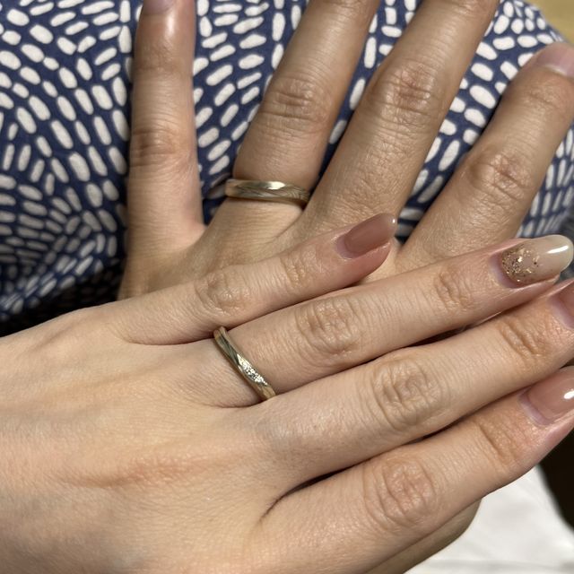 【杢目金屋(もくめがねや)の口コミ】 木目のデザインが唯一無二なところが決め手。
他社の木目とは違い、同じデ…