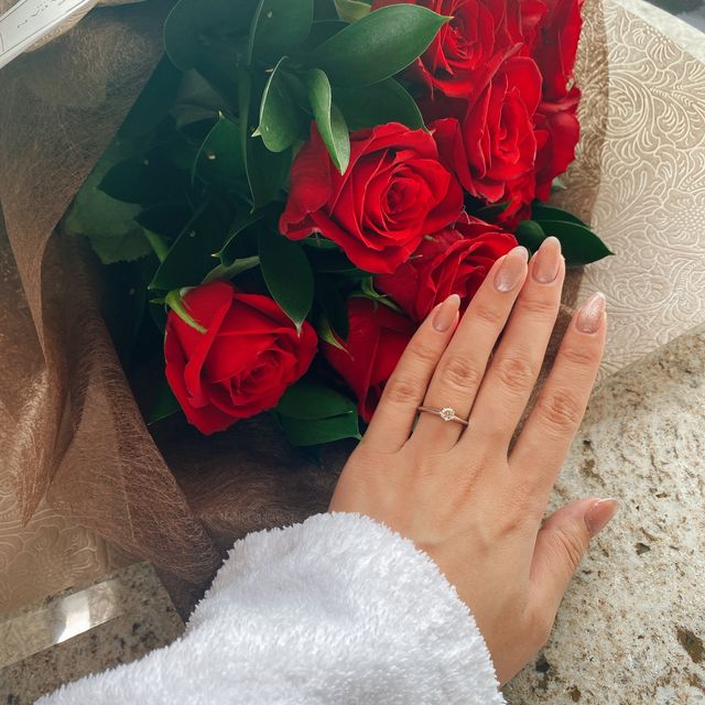 【ティファニー(Tiffany & Co.)の口コミ】 婚約指輪は、ティファニーの王道のティファニーセッティングと決めていま…