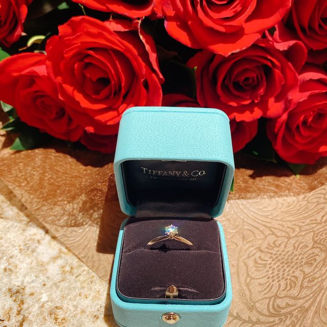 【ティファニー(Tiffany & Co.)の口コミ】 婚約指輪は、ティファニーの王道のティファニーセッティングと決めていま…