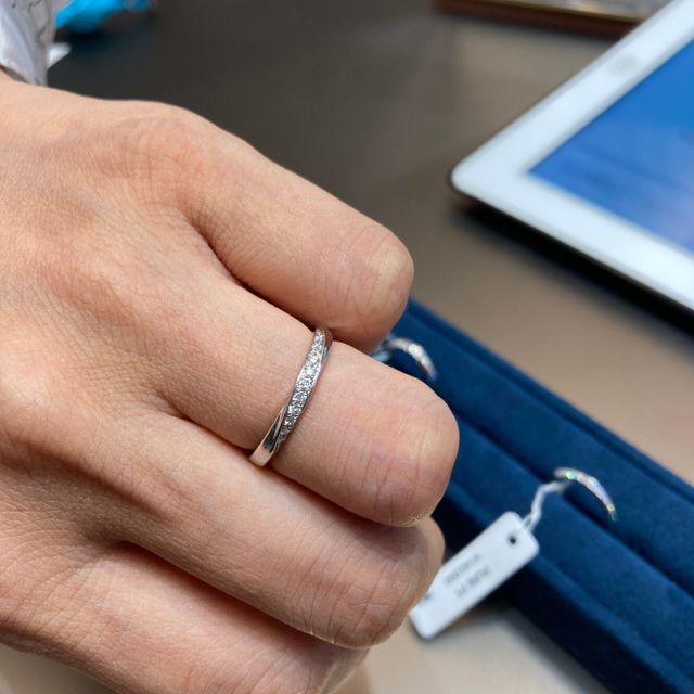 【4℃ BRIDAL(ヨンドシーブライダル)の口コミ】 アクアループという名前です。フラット型、プレミアムプラチナをベースに…