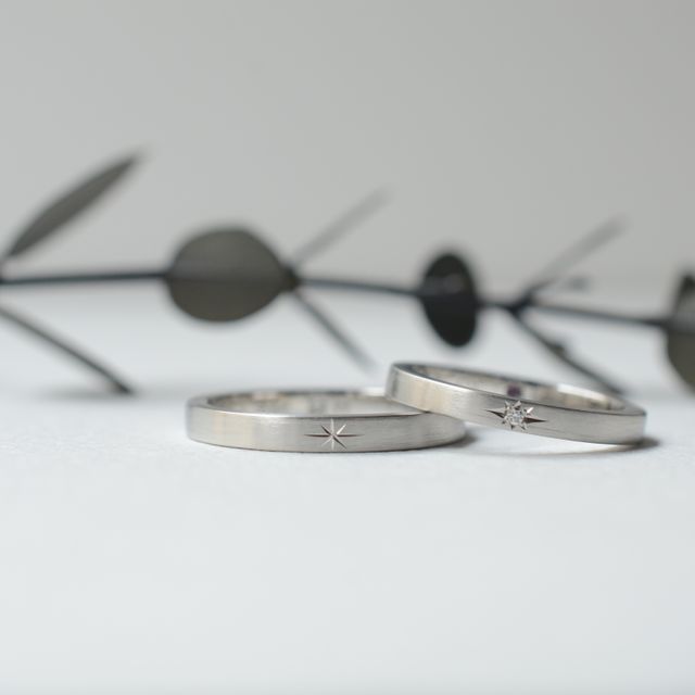 【CRAFY(クラフィ)の口コミ】 自分たちだけのオリジナル指輪を作れるということで選びました。
星の飾り…