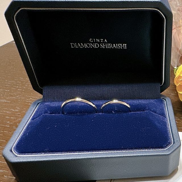 【銀座ダイヤモンドシライシの口コミ】 夫婦で全く同じデザインが良かったため、シンプルな石無しのプラチナリン…