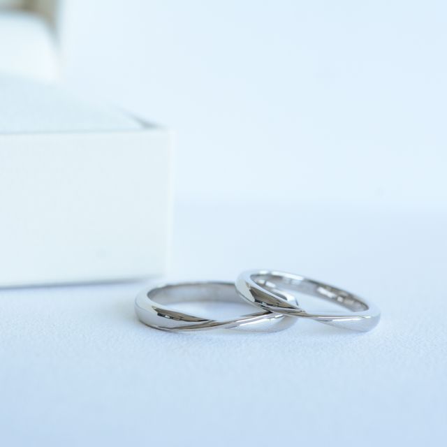 【CRAFY(クラフィ)の口コミ】 真っ黒の指輪を希望してましたが、仕事の都合上、個性的なデザインはつけ…