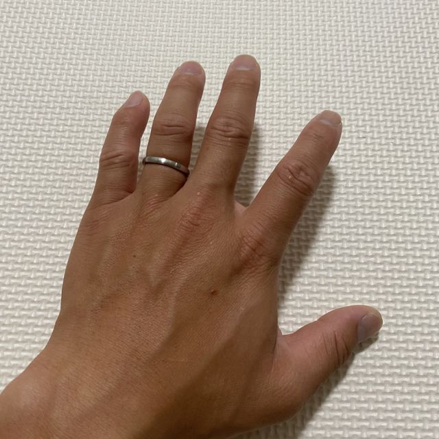 【ENUOVE(イノーヴェ)の口コミ】 デザインがシンプルで、指に指輪が付いてる！という感覚があまりなく、指…