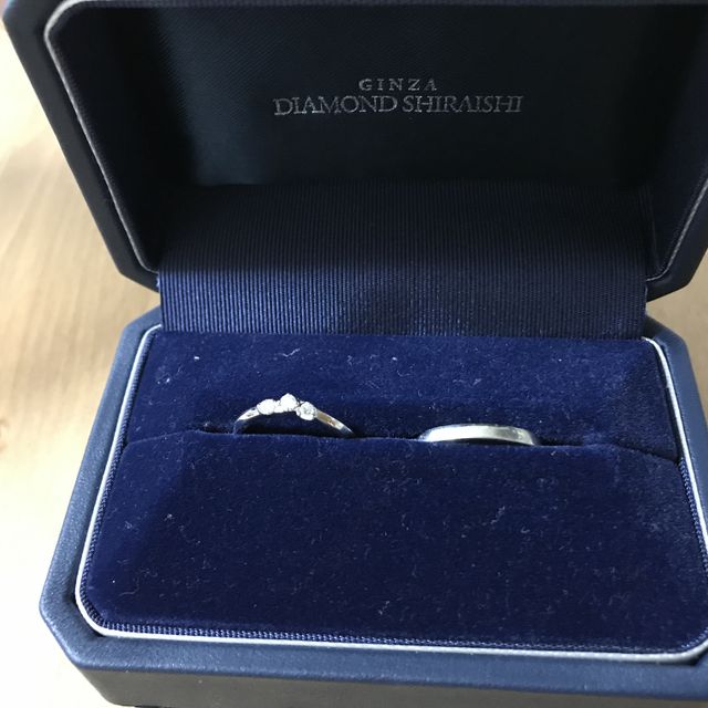 【銀座ダイヤモンドシライシの口コミ】 結婚指輪は、普通はシンプルなストレートでダイヤが埋まっているタイプが…