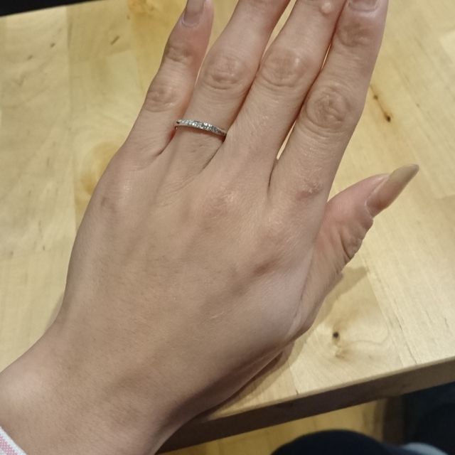 【銀座ダイヤモンドシライシの口コミ】 担当してくださったスタッフさんは
私達の好みや理想をたくさん話を丁寧に…