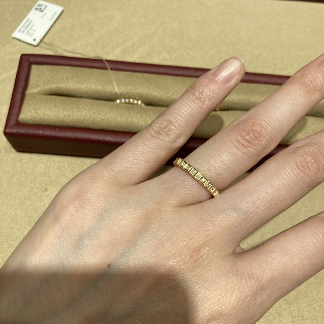 【ショパール(Chopard)の口コミ】 シンプルでリング自体な存在感がある。普通のエタニティとは異なるデザイ…