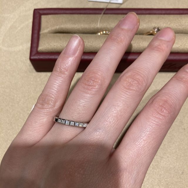【ショパール(Chopard)の口コミ】 シンプルでリング自体な存在感がある。普通のエタニティとは異なるデザイ…