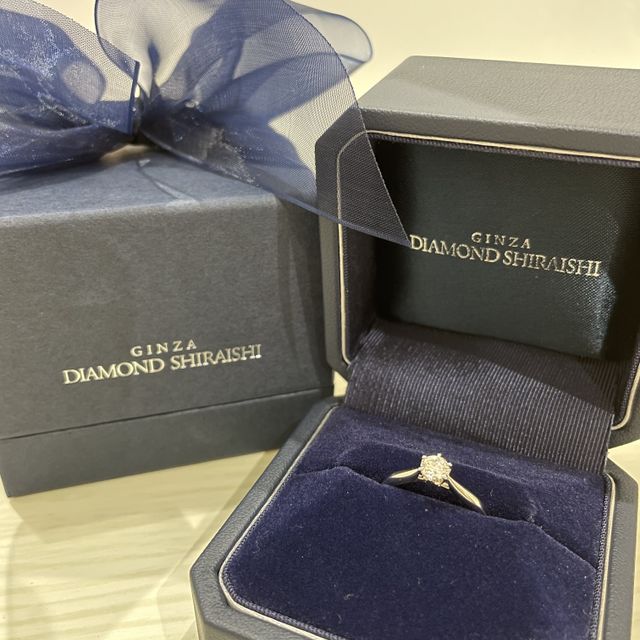 【銀座ダイヤモンドシライシの口コミ】 シンプルなデザインが好きで探していました。たくさんのデザインを見せて…