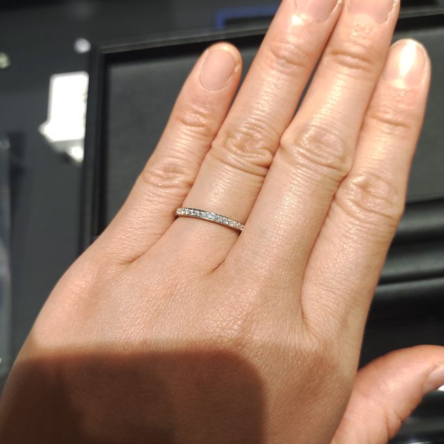 【エクセルコダイヤモンド(EXELCO DIAMOND)の口コミ】 指輪の決め手・おすすめポイント】
指輪のダイヤモンドにとくにこだわれて…