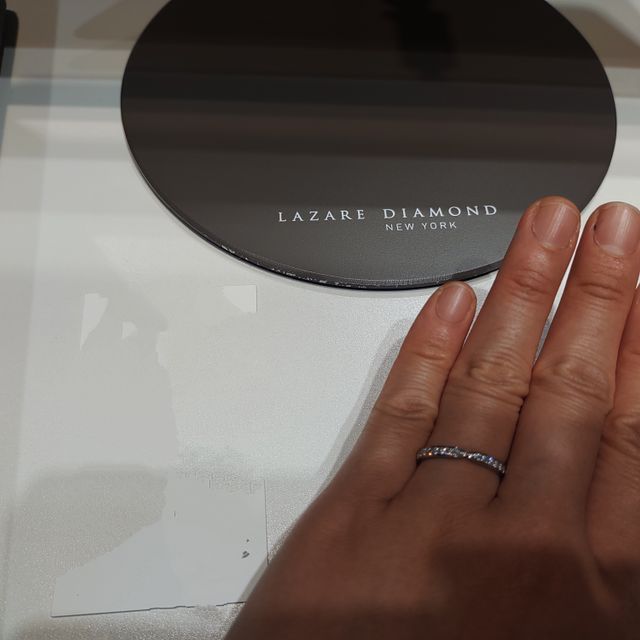 【ラザール ダイヤモンド(LAZARE DIAMOND)の口コミ】 
とにかく高級感がありました。あとは、値段がその割りにおさえられている…