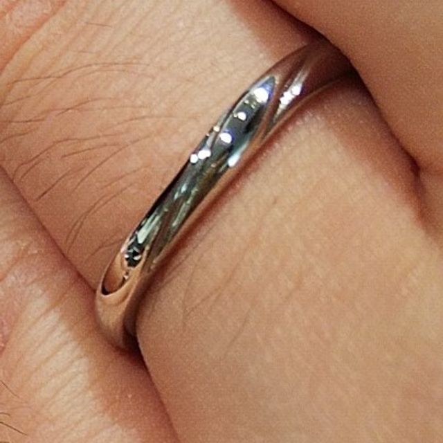 【ラザール ダイヤモンド(LAZARE DIAMOND)の口コミ】 リングの中に複雑なデザインを詰め込み、完成度の高い逸品と感じました。
…