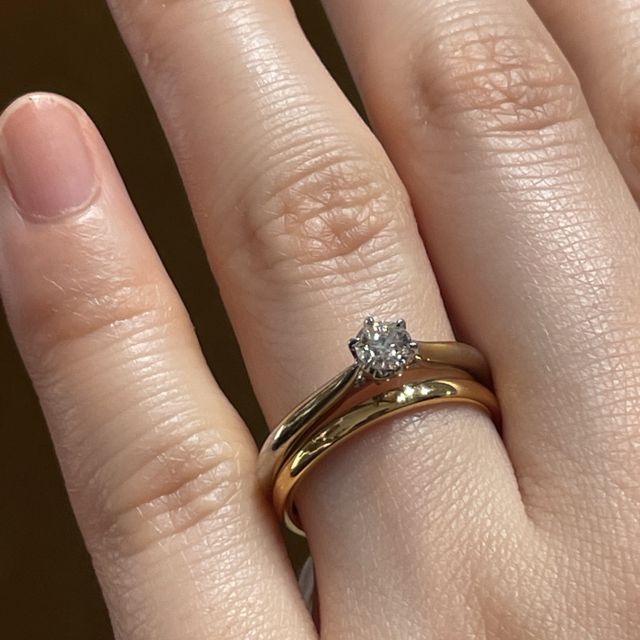 【銀座ダイヤモンドシライシの口コミ】 婚約指輪はダイヤモンドが大きくゴージャスなイメージのものが多く、特別…