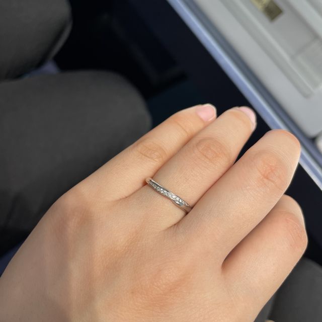 【銀座ダイヤモンドシライシの口コミ】 周りから見た時に目立つのは好きではないので、シンプルなものにするつも…