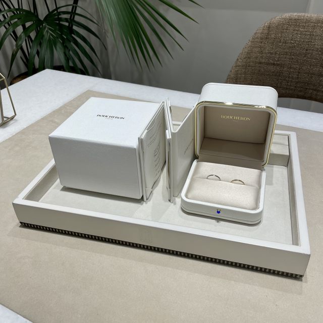 【ブシュロン(BOUCHERON)の口コミ】 重ね付けする婚約指輪との相性も考えて、ゴールドのクルドパリミニにしま…