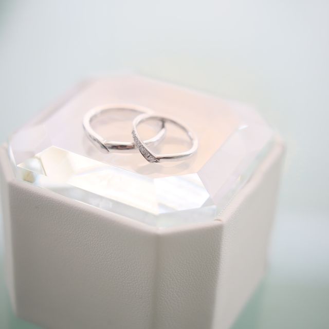 【4℃ BRIDAL(ヨンドシーブライダル)の口コミ】 婚約指輪は自分で選ばずに旦那から4℃の指輪をもらいました。
婚約指輪と結…