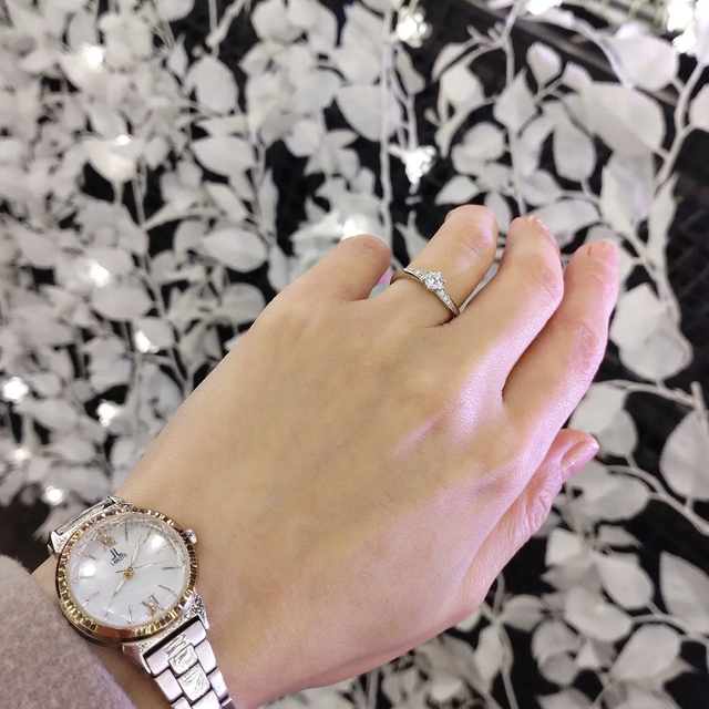 【銀座ダイヤモンドシライシの口コミ】 1つはデザインです。
婚約指輪はウェーブのデザインを探していて、店頭に…