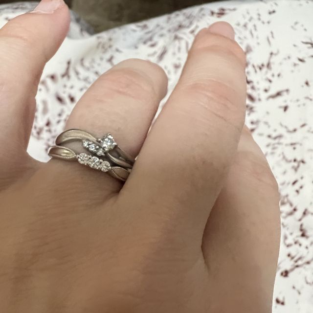 【エクセルコダイヤモンド(EXELCO DIAMOND)の口コミ】 婚約指輪を購入していないので、ダイヤ付きの結婚指輪がいいなと思いこの…