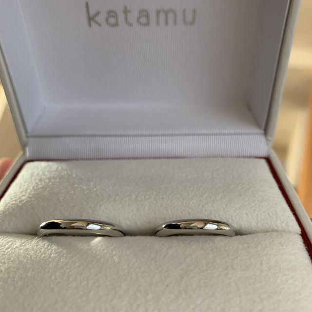 【Katamu(カタム)の口コミ】 婚約指輪が結構派手なので結婚指輪はシンプルが良くてその中でも少し太め…