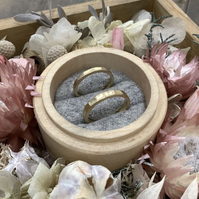 【鎌倉彫金工房の口コミ】 素材、色、形、仕上げ方、石など自分の好みやあった指輪にできます。値段…