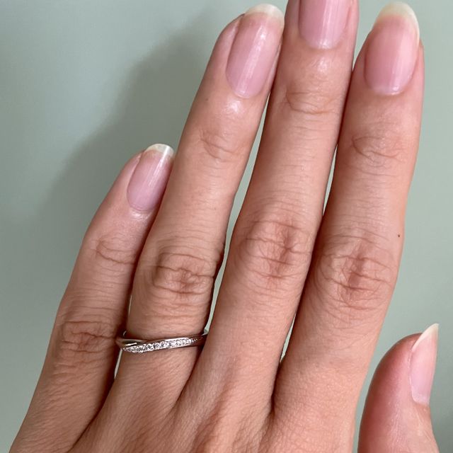 【銀座ダイヤモンドシライシの口コミ】 たくさんつけて悩んだ結果、シンプルすぎず派手すぎないデザインが気に入…