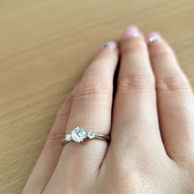 【MIKIMOTO(ミキモト)の口コミ】 シンプルな1粒の立て爪ダイヤで探していましたが、高さがあるとダイヤが大…