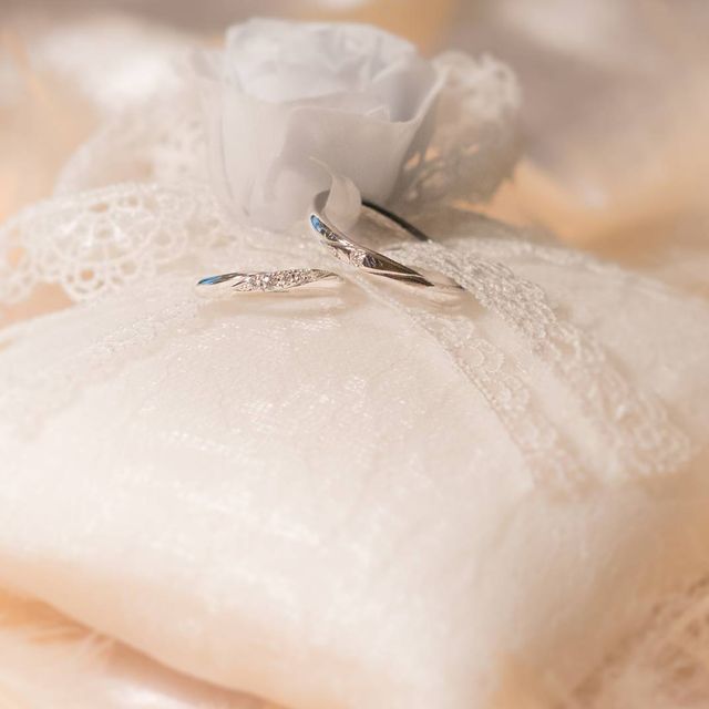 【銀座ダイヤモンドシライシの口コミ】 指輪のデザインが豊富で一つ一つダイヤの光り方が違うところが凄く気に入…