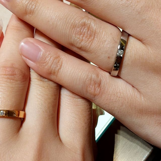 【ブルガリ(BVLGARI)の口コミ】 結構太めで存在感があります。ダイヤも大きくてキラキラ輝いていて綺麗で…