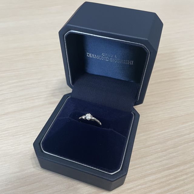 【銀座ダイヤモンドシライシの口コミ】 婚約指輪はあまりつける機会がないと聞いていたので、普段使いできるもの…
