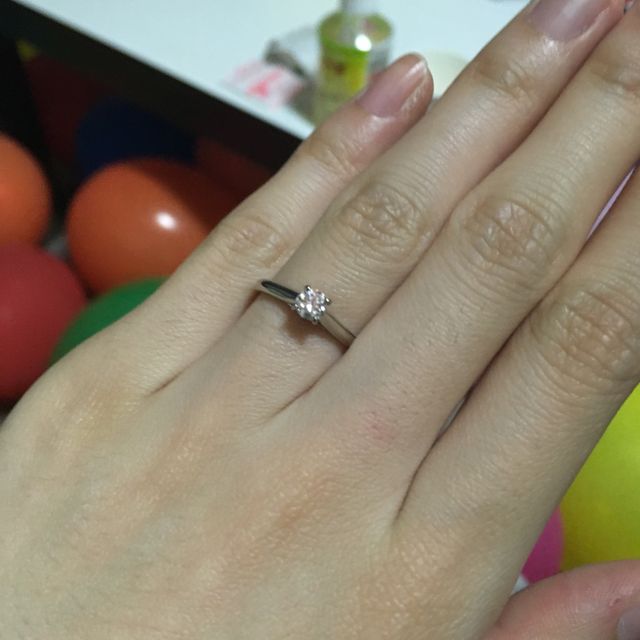 【カルティエ(Cartier)の口コミ】 シンプルで普段でも使用できるような婚約指輪を探していました。
また私の…