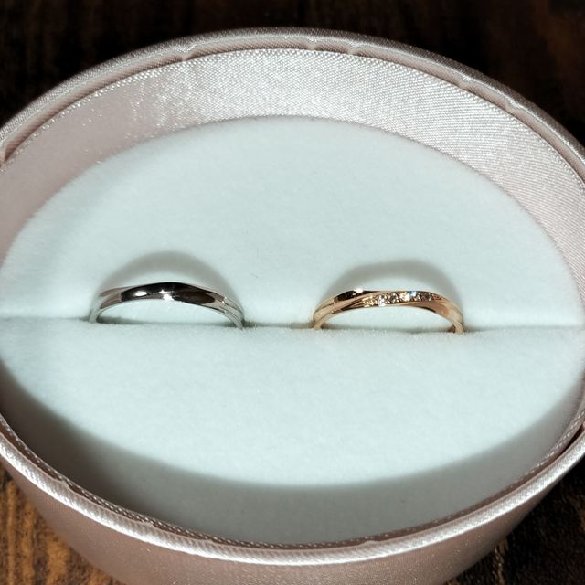 【insembre(インセンブレ)の口コミ】 結婚指輪を探しに店舗を訪れた時に始めて知りましたが、シンプルで普段使…