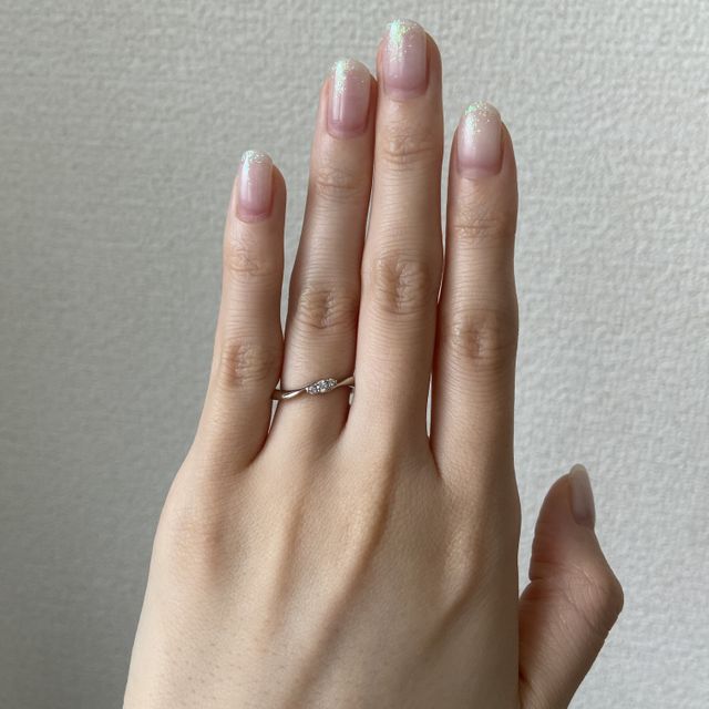 【アイプリモ(I-PRIMO)の口コミ】 もともとウェーブタイプで3石ダイヤのリングを探していました。ルキナと迷…