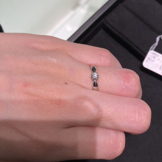 【ティファニー(Tiffany & Co.)の口コミ】 豪華&大きいサイズしかないイメージでしたが、試しに試着してみると、…