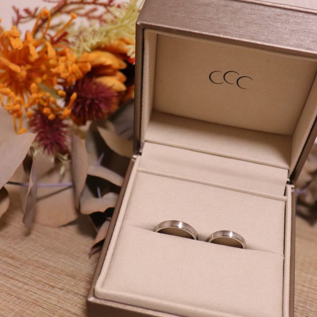 【acredo(アクレード)の口コミ】 シンプルなものが良くこのデザインで決めました。
表面加工などもいろいろ…