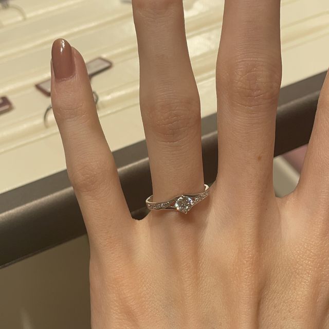 【ROCCA(ロッカ)の口コミ】 他のブランドの指輪とも悩みましたが、最後はデザインで決めさせていただ…