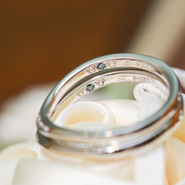 【4℃ BRIDAL(ヨンドシーブライダル)の口コミ】 流線型が指になじみ、指を細く見せてくれます。
ダイヤも大粒ではないので…