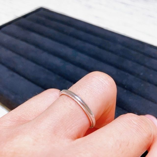 【TRECENTI(トレセンテ)の口コミ】 繊細なミルウチのデザインは一条の線となって光に煌めく。他店の類似のも…