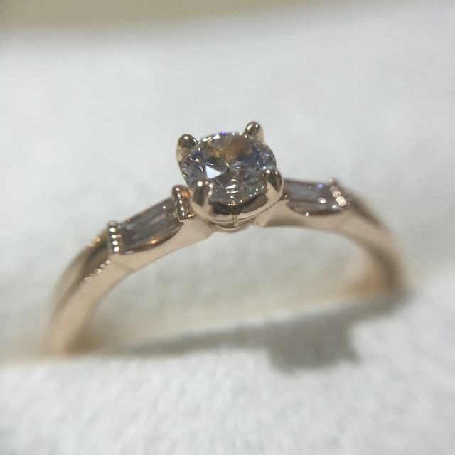 【LUCIE(ルシエ)の口コミ】 決め手はその場で希望のデザインを起こしてくださり、婚約指輪に意味を込…