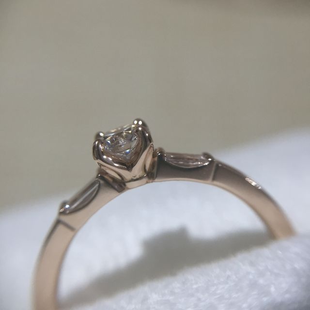 【LUCIE(ルシエ)の口コミ】 決め手はその場で希望のデザインを起こしてくださり、婚約指輪に意味を込…